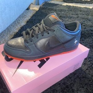 Staples pigeon dunks